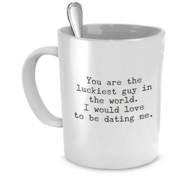 Imagem de SpreadPassion Caneca engraçada para namorado, You Are the Luckiest Guy in World, canecas de café sarcásticas para homens