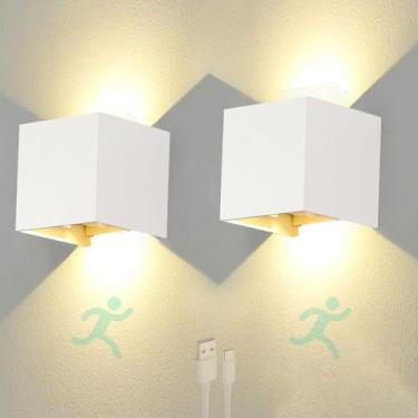 Imagem de Lâmpada de parede com bateria LED com detector de movimento Arandelas de alumínio modernas Feixe de luz ajustável sem fio Iluminação de parede magnética Escada Sala de estar Corredor (Luz quente preta