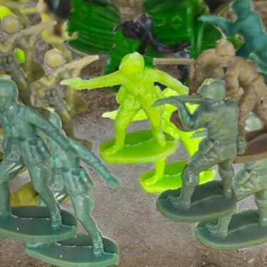 Imagem de 50 Soldadinhos Militar De Plastico Miniatura Bonecos Soldados Guerra Coleção Exercito Figura de Ação