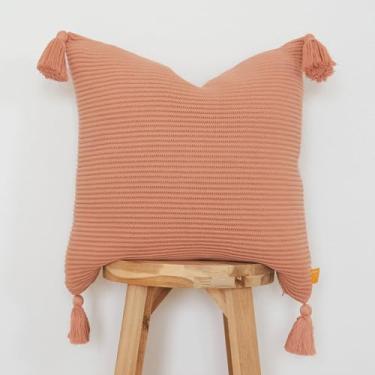 Imagem de Lumi Living Capa de almofada 100% algodão macio com listras levantadas texturizadas e borlas (argila rosa, 50,8 cm x 50,8 cm)