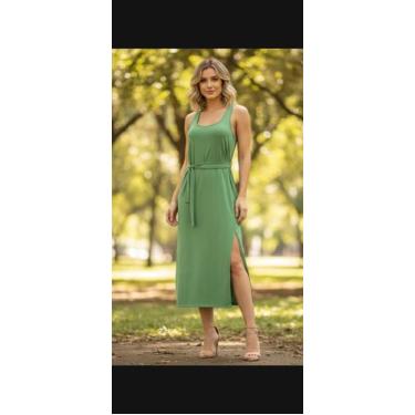 Imagem de vestido plus size midi decotado com abertura lateral e cinto regulador