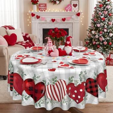 Imagem de Dolficy Toalha de mesa redonda para Dia dos Namorados, 60 unidades, xadrez búfalo, decoração de dia dos namorados, decoração de coração vermelho, poliéster, para piquenique, festa, jantar