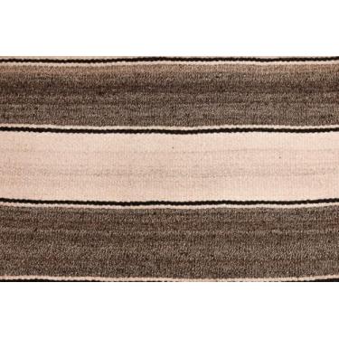 Imagem de La Casa Etnica, Tapete Boliviano Aguayo Artesanal Lã de Ovelha Natural com Listras Pretas