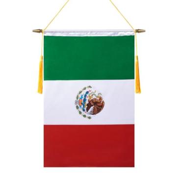 Imagem de TMHTMH Bandeira de parede do México de 45,7 x 30,5 cm, poste de madeira e acabamento acetinado duplo, bandeira mexicana para pendurar, para sala de casa, sala de aula escolar, clube e porta