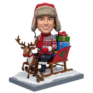 Imagem de Bobblehead de Papai Noel personalizado da foto - Homem de chapéu peludo com trenó de presente e rena de nariz vermelho | Personalizado para ele