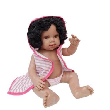 Imagem de Boneca Bebê Mamãe Reborn com Roupão de Banho e Chupeta Cor:Negra, Negr