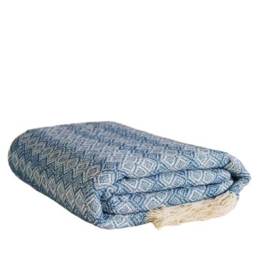 Imagem de Manta Sofá Gigante 2,40 x 1,80M – Algodão Premium Grossa | Protetora Decorativa para Cama e Sofá King Size(TAMBABA CRU COM AZUL)