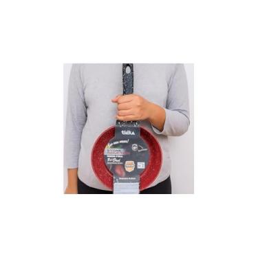 Imagem de Frigideira Multifuncional em Alumínio, 28cm, Antiaderente, Vermelha, com Cabo Baquelite, para Fogão a Gás, Elétrico, Indução e Vitrocerâmico