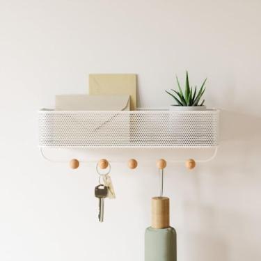 Imagem de Organizador Porta Chaves e Objetos com Cabideiro, Branco, Madeira e Metal, 32x9x9cm, 5 Ganchos