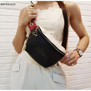 Imagem de Pochete transversal  Love you com forro vermelho