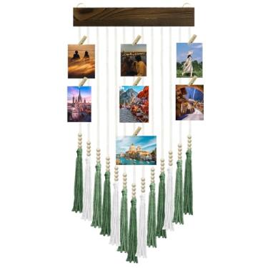 Imagem de KaloKalo Decoração de parede feita à mão para exibição de fotos em macramê com 20 clipes de borlas de madeira boho, suporte boêmio para galeria de arte de parede, presentes para meninas adolescentes