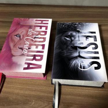 Imagem de Kit Casal 2 Bíblias Herdeira da Coroa Rosa e Leão Jesus Com Harpa, LET
