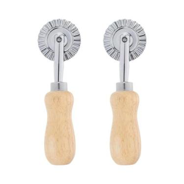 Imagem de Cortador De Massa Em Liga De Alumínio Com Cabo Ergonômico De Madeira, 