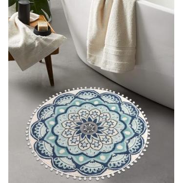 Imagem de Uphome Tapete redondo pequeno 60 pés Tapetes de banheiro Boho azul com pompom franja antiderrapante lavável mandala circular tapete de banheiro macio fofo boêmio para quarto pia dormitório banheiro