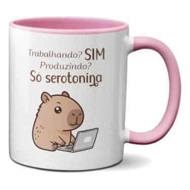 Imagem de Caneca Capivara Trabalhadora Sim Produzindo só Seratonina (Rosa)