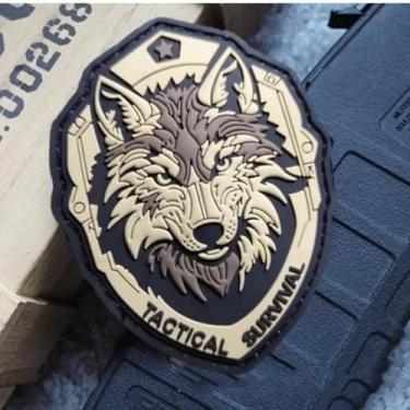 Imagem de Remendo de PVC Survival Wolf - 1 peça de patch tático de lobo 3D engraçado, adesivo de gancho e laço de moral militar para mochilas, arreios de cães, coletes do exército, chapéus, capacetes