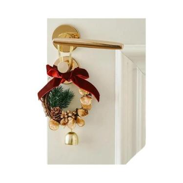 Imagem de Decoração De Porta De Natal: Sinos De Natal, Laço De Veludo, Pinhas - 