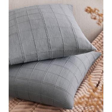 Imagem de ZeeMart Conjunto de 2 capas de almofada xadrez de linho, 45,7 x 45,7 cm, cinza azul, grade dupla face decorativa de fazenda bordada, capas de almofada de linho de algodão azul