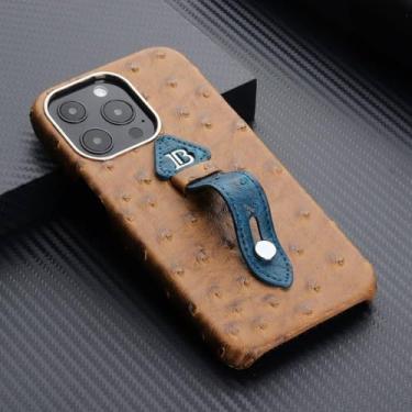 Imagem de IRTGFG Capa de couro com suporte para alça de pulso e suporte para iPhone 15 Pro Max, capa rígida retrô para PC à prova de choque (para iPhone 15 Pro Max/marrom)