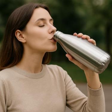 Imagem de Garrafa Térmica Aço Inox água Gelada Anti Vazamento 500ml de Dupla Camada com Tampa Rosqueável Mantém Bebidas Quentes e Frias – Ideal para Academia, Escritório e Viagens