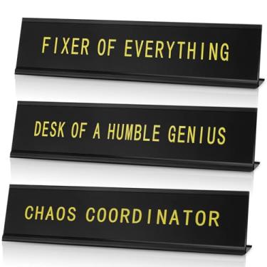 Imagem de Suzile 3 peças Chaos Coordinator Fixer of Everything Desk of a Humble Genius Sinais de mesa engraçados com base preta novidade placa de identificação engraçada decoração de escritório placa de mesa