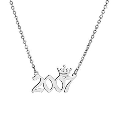 Imagem de MICOMAKA Número de ano de nascimento com colar de coroa, inglês antigo, joia de aniversário memorável para mulheres e meninas, joia de aniversário personalizada, pingente de aço inoxidável de ouro