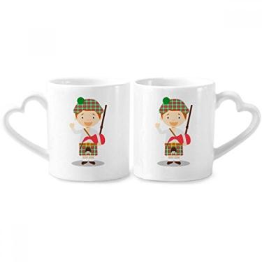 Imagem de Conjunto de canecas de porcelana para casais de desenho animado verde vermelho Escócia com alça de coração