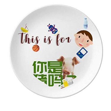 Imagem de Pigs Equivalent Human Beings. Prato de porcelana jantar redondo menino homem