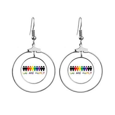 Imagem de Brincos LGBT Bandeira de arco-íris We Are Family com argola pendente, joia circular