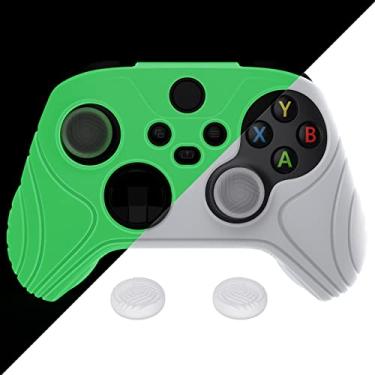 Imagem de eXtremeRate PlayVital Brilha em Verde Escuro Edição Samurai Antiderrapante Capa de Silicone para Controle Xbox Core, Capa Protetora Ergonômica para Controle Xbox Series S/X com Pegas de Polegar