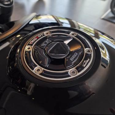 Imagem de Resin Bike Adesivos 3D de motocicleta compatíveis com Triumph Trident 660 2021-2025. Proteções da tampa do tanque contra impactos e arranhões. Adesivos de resina - Feito na Itália