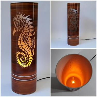 Imagem de Luminária Média Cavalo Marinho 50cm de Mesa/Chão PVC - Ecoestiluz