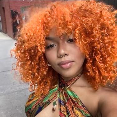 Imagem de PORSMEER Perucas Afro Curly de 35,5 cm, Curtas Soltas e Curtas com Franja para Mulheres Negras, Cabelo Afro Sintético dos Anos 70 (Laranja)