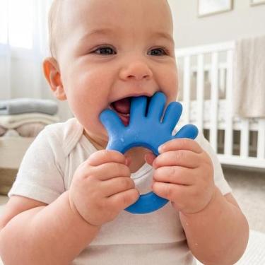 Imagem de Mordedor Bebe Maozinha Alivia Gengiva AZUL - PAIS E FILHOS