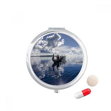 Imagem de Caixa de comprimidos com imagem de pessoas de barco azul oceano, caixa de armazenamento de remédios