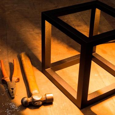 Imagem de Abajur Led Cubo Bivolt em Alumínio Irmãos Decoração Preto