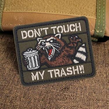 Imagem de Emblema de desenho animado de guaxinim zangado Dont Touch My Lixo bordado, adesivos de moral bordados, apliques de meme fofos para mochilas, chapéus de caminhoneiro, arreios de cães, coletes militares