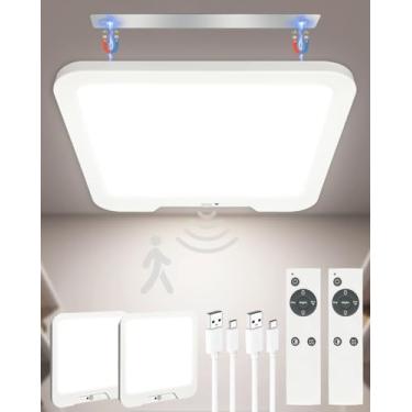 Imagem de Pacote com 2 luzes de teto recarregáveis com sensor de movimento com controle remoto, luz magnética regulável para armário, luz de chuveiro LED operada por bateria de 7000 mAh, 3 temperaturas de cor
