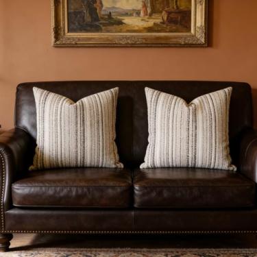 Imagem de Qupace Conjunto de 2 capas de almofada listradas de chenille 45,7 x 45,7 cm, fronhas quadradas espessas de tecido, capas decorativas para sofá, sala de estar, quarto, varanda, chão (cinza)