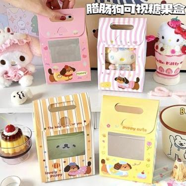 Imagem de 4 caixas de presente com janela de Natal com alças, linda caixa de doces com tema de filhote, embalagem festiva para biscoitos e presentes