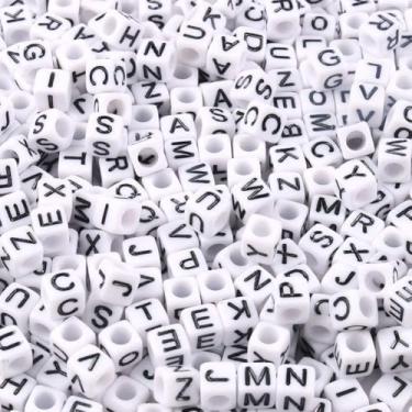 Imagem de NITOPUPU Miçangas de letras acrílicas alfabeto letras pretas cubo branco contas para pulseiras da amizade e presentes fabricação de joias (cubo de 6 x 6 mm, 1000 peças)