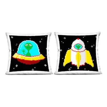 Imagem de Stupell Industries Pixel Alien Spaceships Design by June Erica Vess (conjunto de 2) Almofada impressa interna, 45 x 18 x 45, preto 2 unidades
