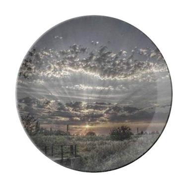 Imagem de Prato decorativo de porcelana cinza céu escuro nuvens brancas, louças de jantar
