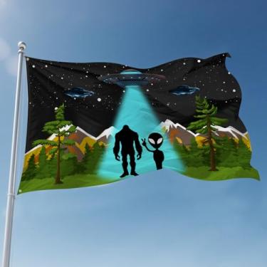 Imagem de Sasquatch Ufo Alien Bigfoot bandeira engraçada 9,5 x 1,5 m bandeira dupla face impressa interna/externa para fora faixa de tecido de poliéster com 2 ilhós de latão 9,5 x 1,5 m