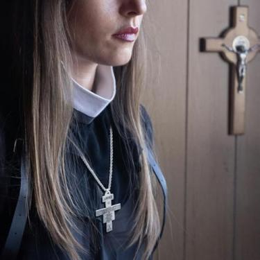 Imagem de Colar vintage de São Francisco de Assis de 8,4 cm Tau San Damiano cruz crucifixo católico pingente de metal corrente religiosa presente para homens e mulheres, One Size, Liga de aço, Sem Pedra