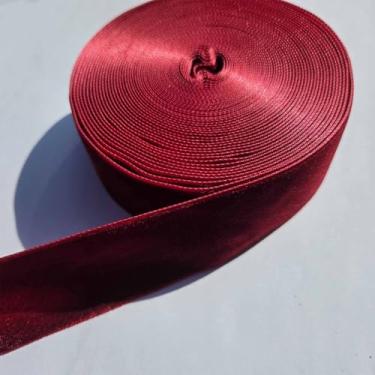 Imagem de Conjunto de fita de veludo de 20 m, carretel de fita de veludo para decoração de guirlanda de Natal, ornamentos artesanais artesanais de embrulho de presente e fabricação de laços (vinho, 3,8 cm a 5