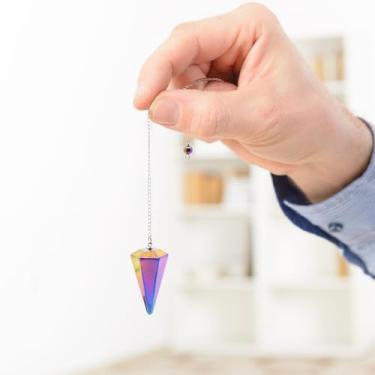 Imagem de Pêndulo de cristal de ponto de hematita arco-íris para cura e absorção de energia para meditação 37 mm