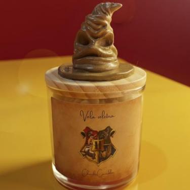 Imagem de Vela aromática Grifinória – Coleção Harry Potter - 180g - Aroma Sândalo | Acompanha Mini Vela