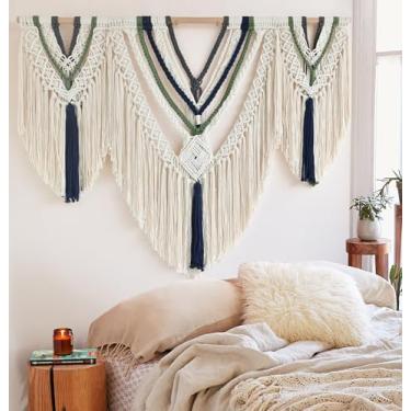 Imagem de Jakalin Tapeçaria de parede em macramê feita à mão Boho para decoração de parede 119 cm L x 89 cm C Ondulada Franja em forma de arco Tapeçaria para sala de estar quarto (azul marfim verde