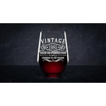 Imagem de NeeNoNex Taça de vinho vintage 1985 com seu ano de nascimento e idade gravada, ótimo presente de aniversário de 40 anos para mães que envelheceram até a perfeição, Cheers To 40